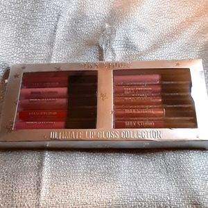 MAX STUDIO ULTIMATE LIP GLOSS COLLECTION